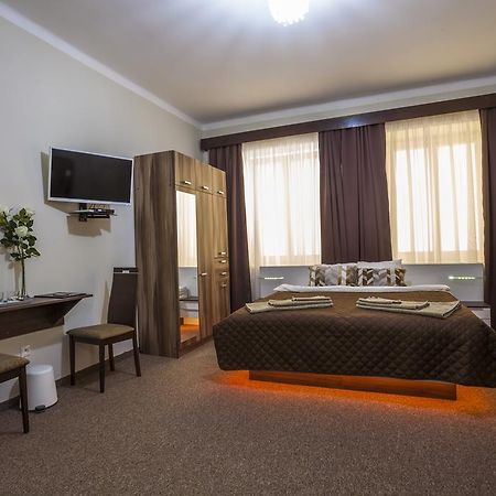 Luxury Air-Conditioned Rooms In Old Town Братислава Екстер'єр фото