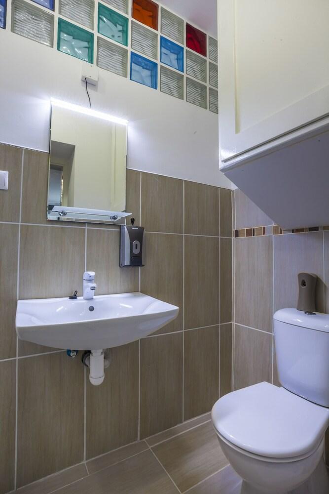 Luxury Air-Conditioned Rooms In Old Town Братислава Екстер'єр фото