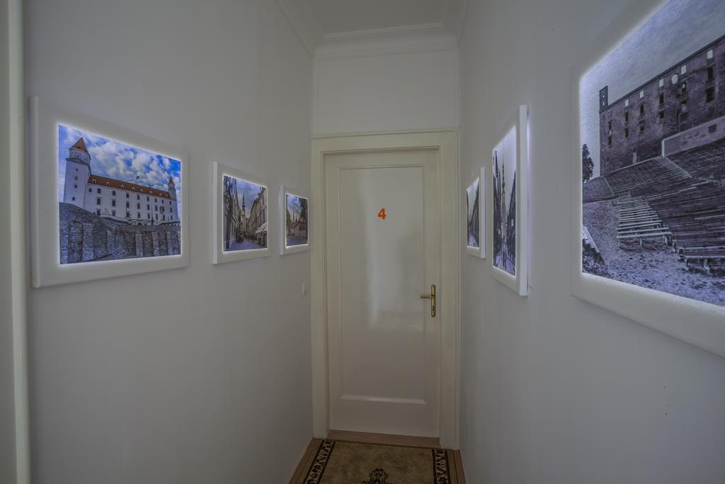 Luxury Air-Conditioned Rooms In Old Town Братислава Екстер'єр фото