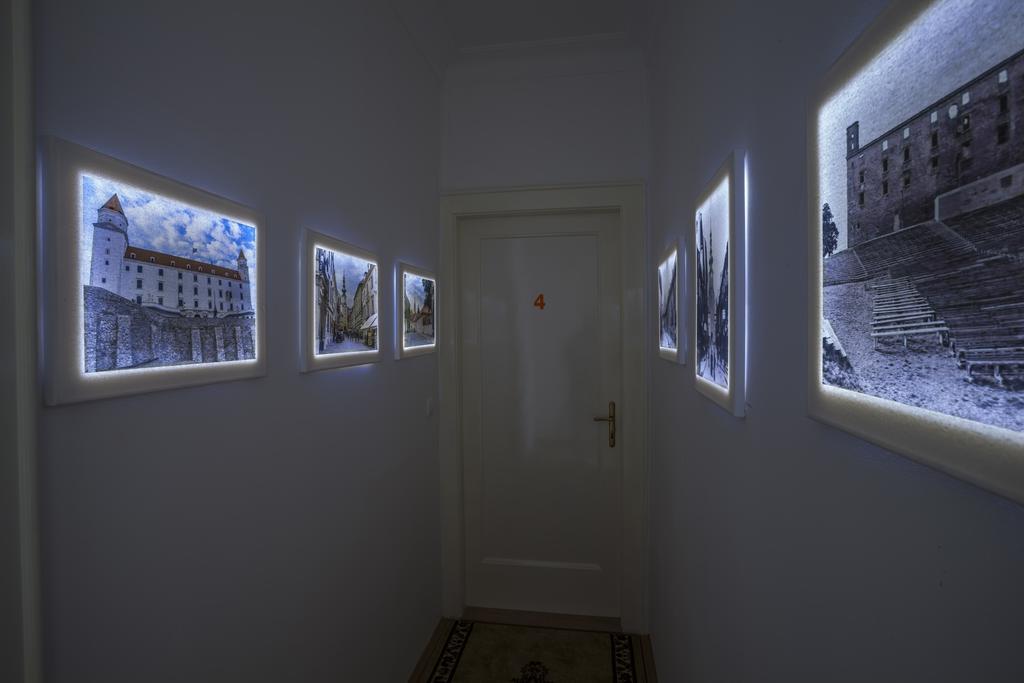 Luxury Air-Conditioned Rooms In Old Town Братислава Екстер'єр фото
