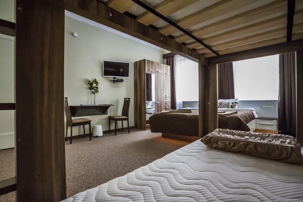 Luxury Air-Conditioned Rooms In Old Town Братислава Екстер'єр фото