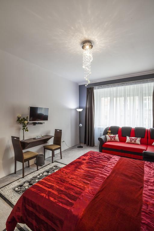 Luxury Air-Conditioned Rooms In Old Town Братислава Екстер'єр фото
