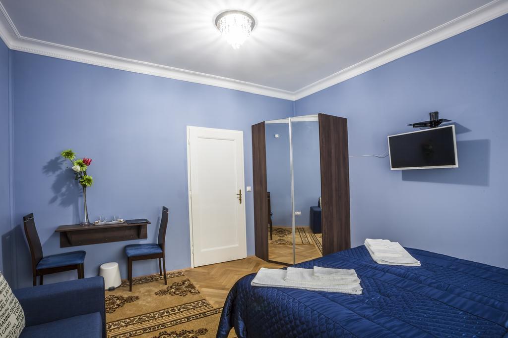 Luxury Air-Conditioned Rooms In Old Town Братислава Екстер'єр фото